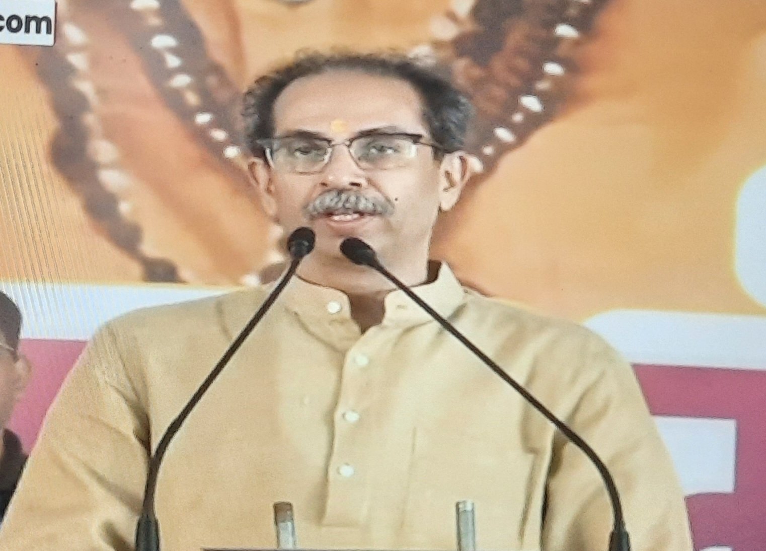 गदारांना मातीत गाडायच ह्या विधान सभेला १५. gadaranan matit gadaycha hya vidhan sabhela.15 uddhav thackeray